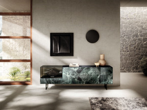 Стеклянный шкаф