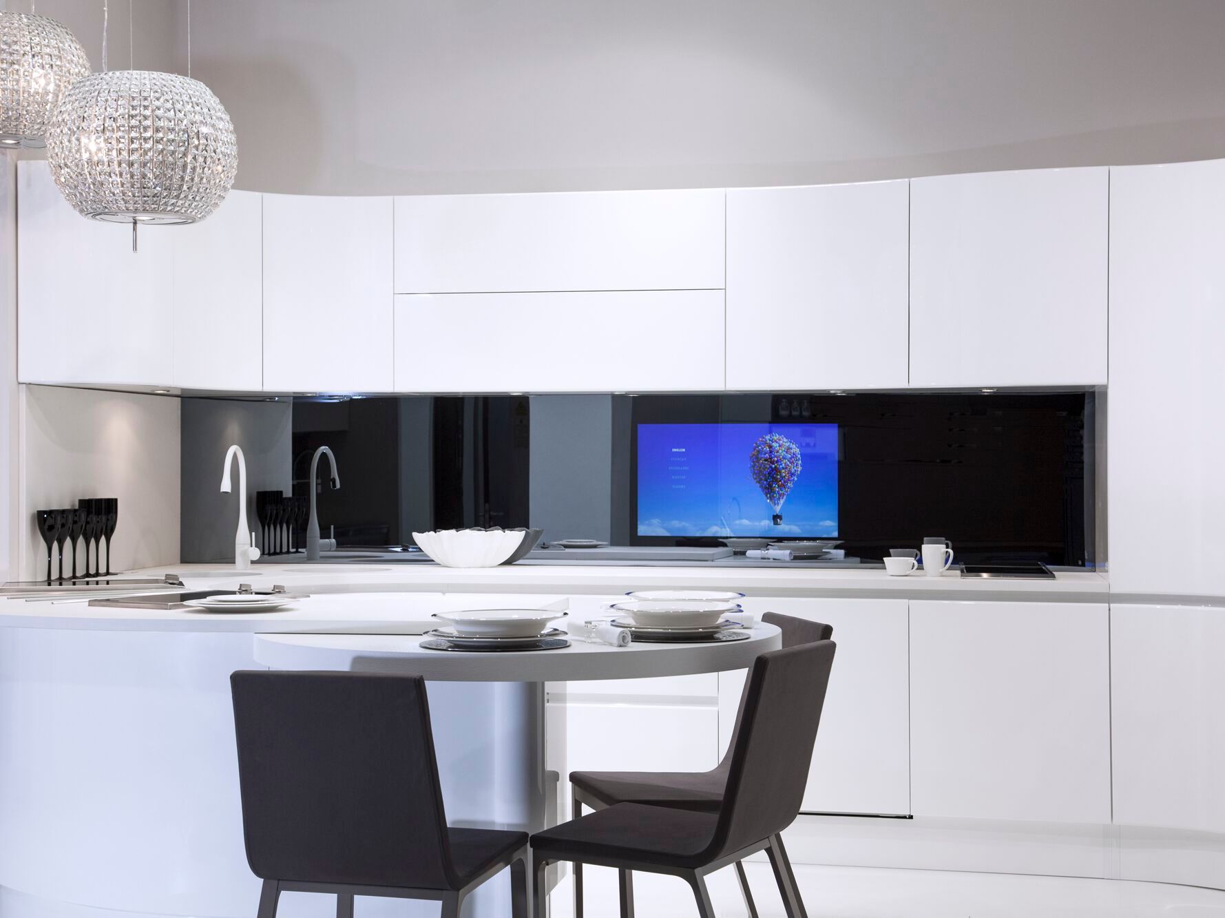 Прямоугольное настенное зеркало со встроенным отсеком для телевизора NEOD Custom Mirror Tv ARCH-00006891 - Вид №1