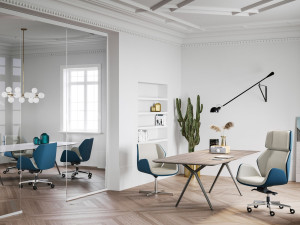 Офисное кресло руководителя с 5 спицевыми колесами