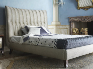 Двуспальная кровать из ткани с мягким изголовьем