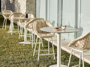 Тканевый стул