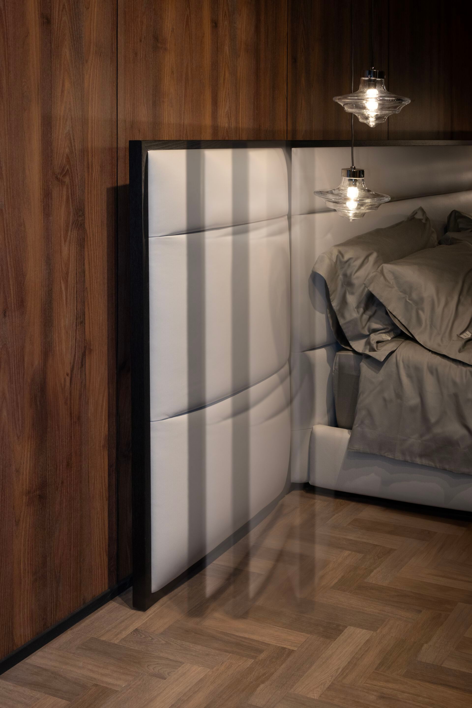 Кожаная двуспальная кровать Wayne Enterprises Home Collection WE-075 ARCH-00082783 - Вид №2