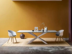 Devina Nais Стеклянный стол под мрамор