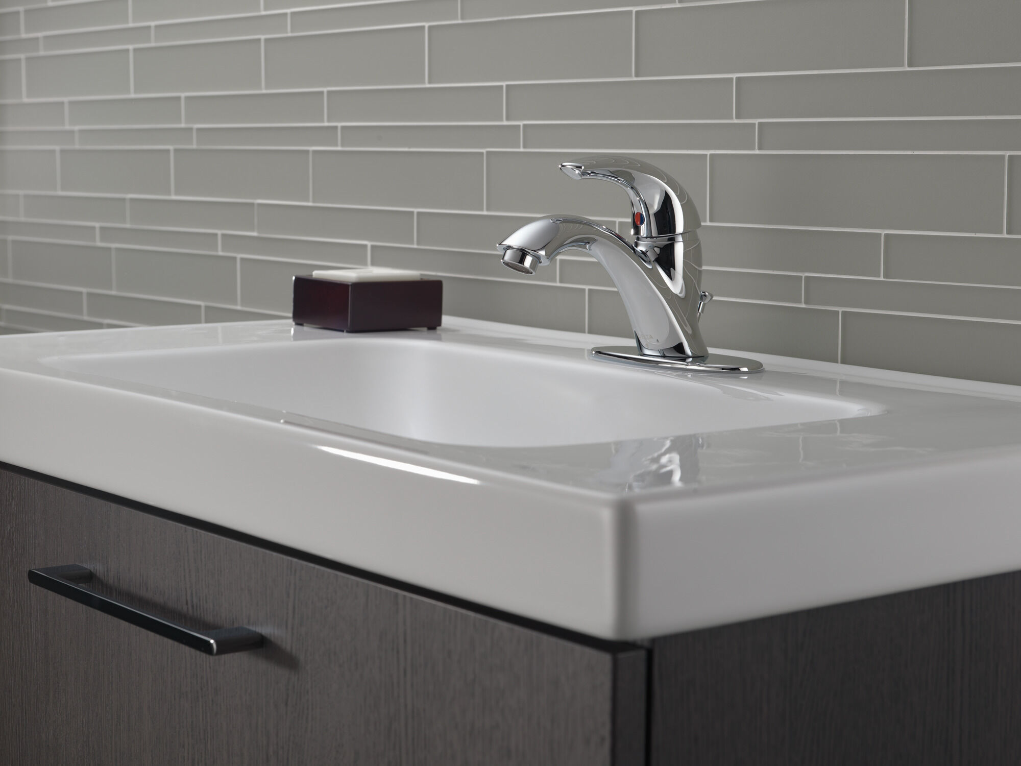 583LF-SSWF Смеситель для ванной с одной ручкой Delta Faucet Classic Нержавеющая сталь - Вид №3