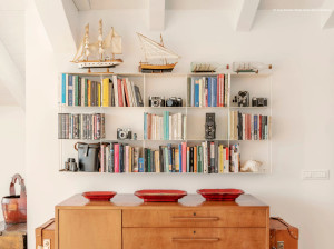 Алюминиевый секционный настенный книжный шкаф