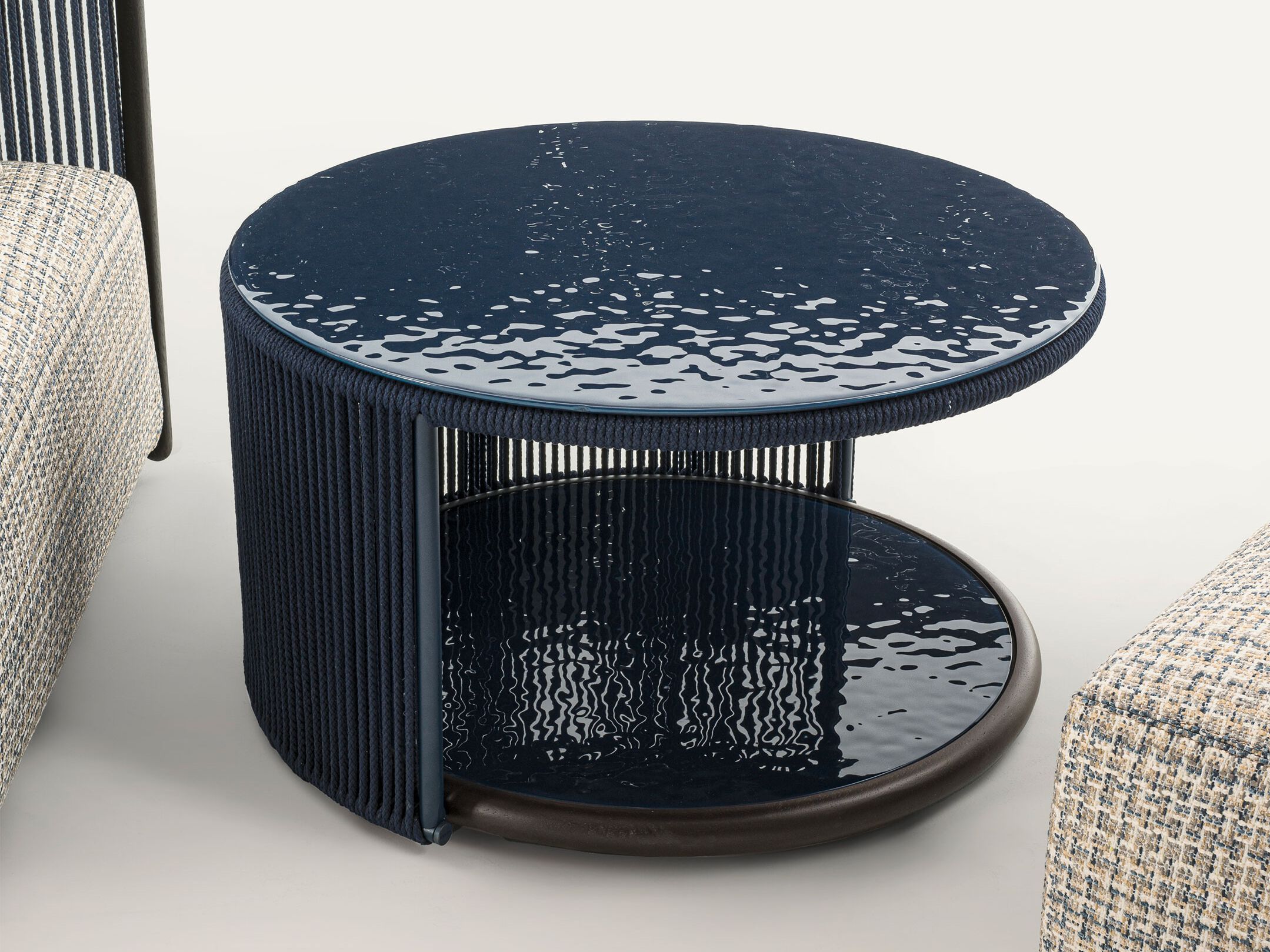 Стеклянный и тканевый круглый низкий садовый столик Longhi курорт ARCH-00010636