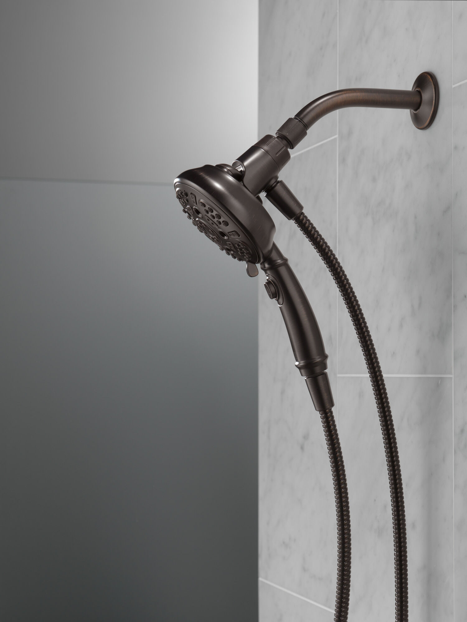 75506RB Ручной душ SureDock ™ с 7 настройками Delta Faucet DELTA Венецианская бронза - Вид №13