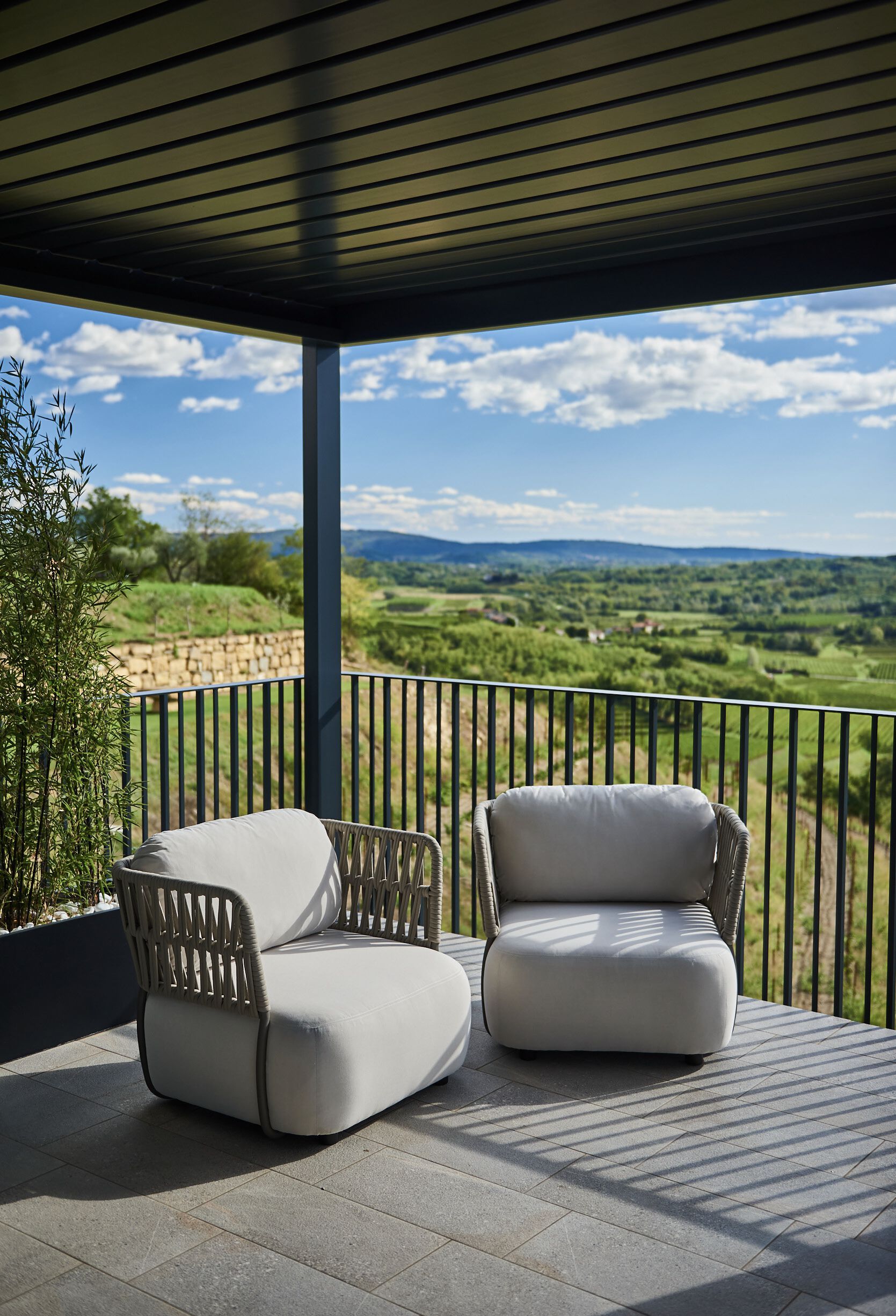 Мягкое тканевое садовое кресло с подлокотниками DRIGANI Soft ARCH-00113737 - Вид №1