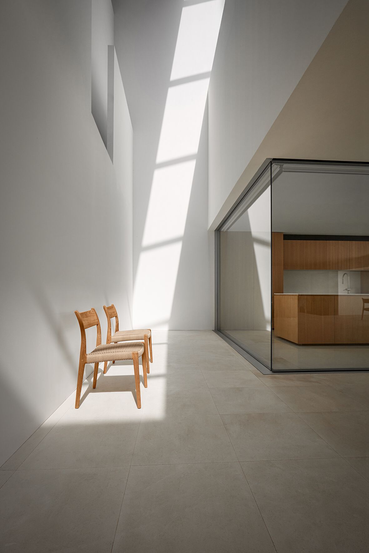 Стул для сада из тикового дерева Gloster ARCH-00021648 - Вид №3