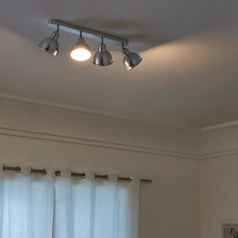 INSPIRE Farell — поворотный спот с 4 лампами для современного интерьера 82549869 STLM-0029604 - Вид №1