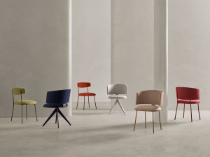 Тканевый мягкий поворотный стул