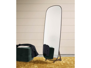 Прямоугольное деревянное напольное зеркало с рамкой