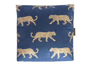 Вышитая вручную подушка