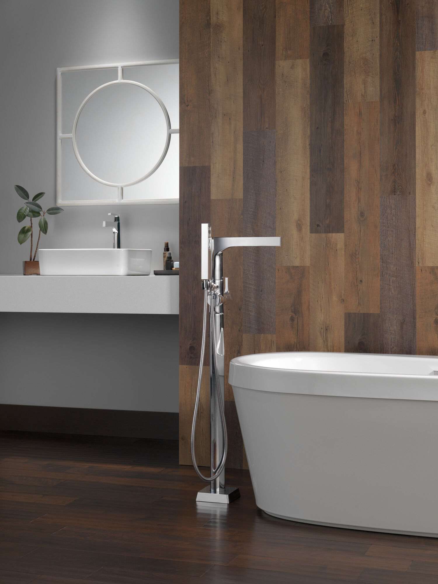 Отдельностоящая ванна 68 x 36 дюймов со встроенным сливом и переливом Delta Faucet Synergy B14416-6836-WH - Вид №4