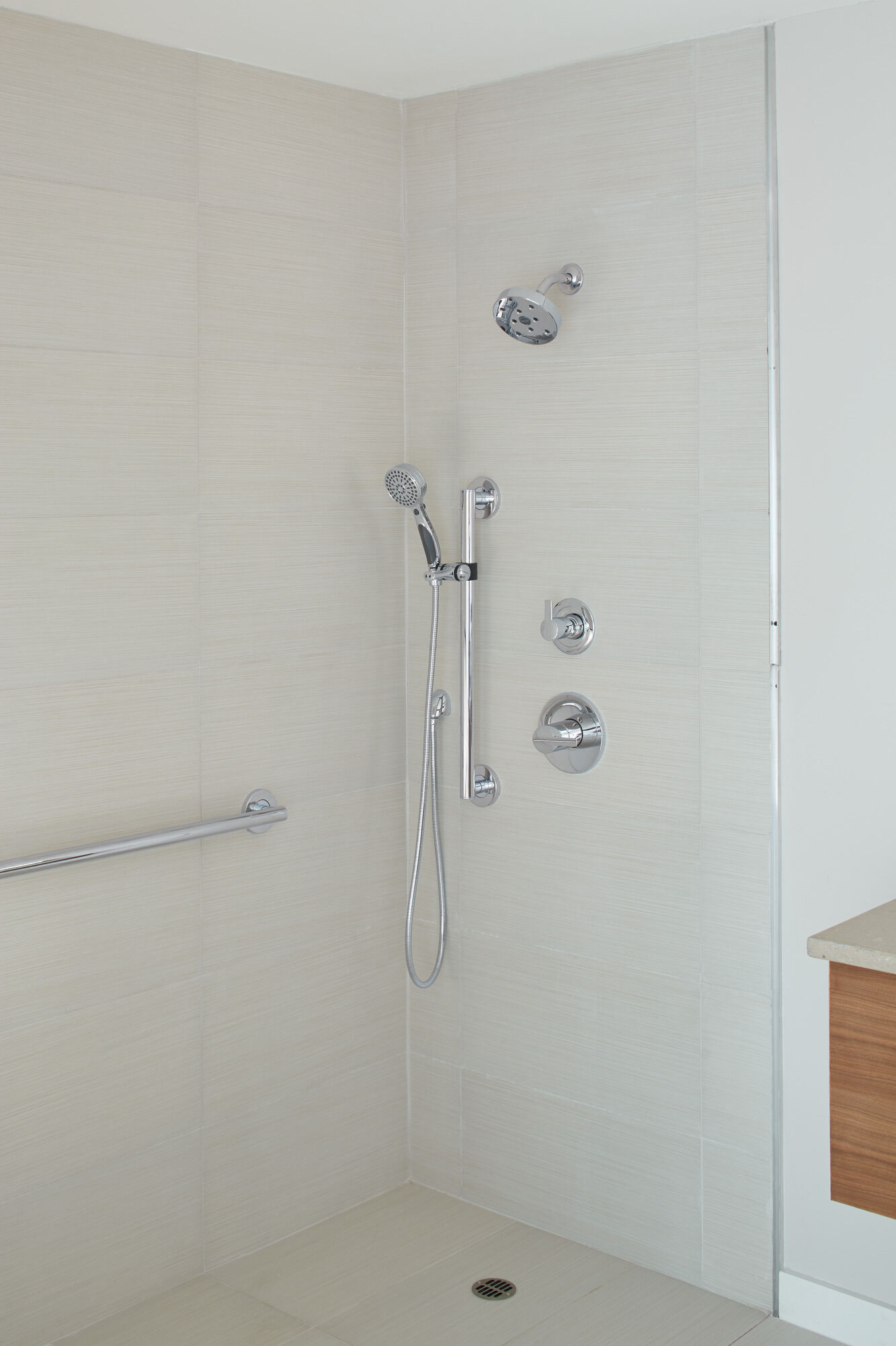 59424-RB-PK ActivTouch® Ручной душ с 9 настройками Delta Faucet Universal Showering Венецианская бронза  - Вид №2