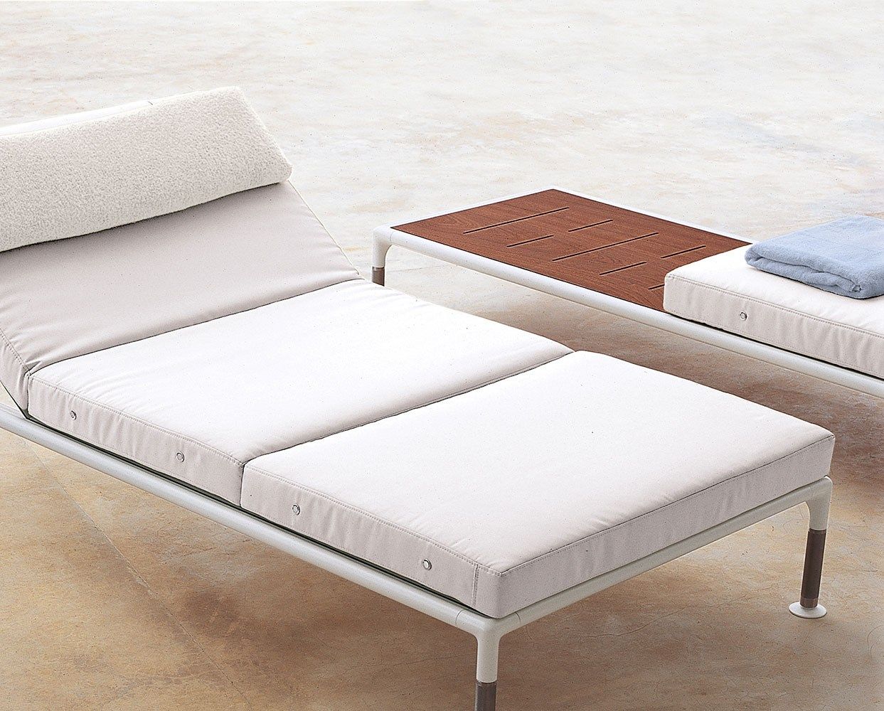 Журнальный столик из красного дерева B&B Italia Outdoor весна ARCH-00073488 - Вид №1