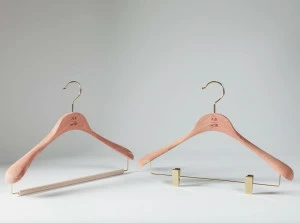 Toscanini Вешалка из душистого красного кедра Scented red cedar