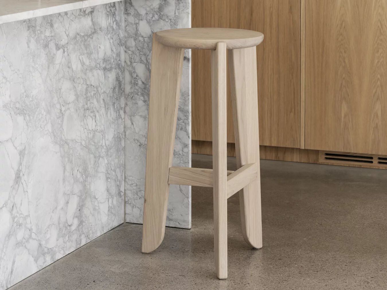 Дубовый барный стул с подставкой для ног blomus Eli ARCH-00056672 - Вид №5
