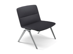 Тканевое кресло для контракта