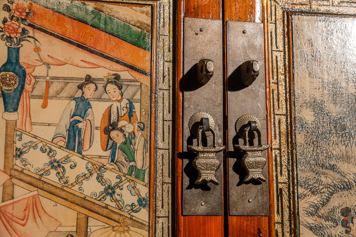 Шкаф распашной деревянный с ящиками и 4 дверцами разноцветный "Да-Гуй" ДОМАШНЯЯ ОБСТАНОВКА  017320 Коричневый;разноцветный Santreyd  - Вид №4