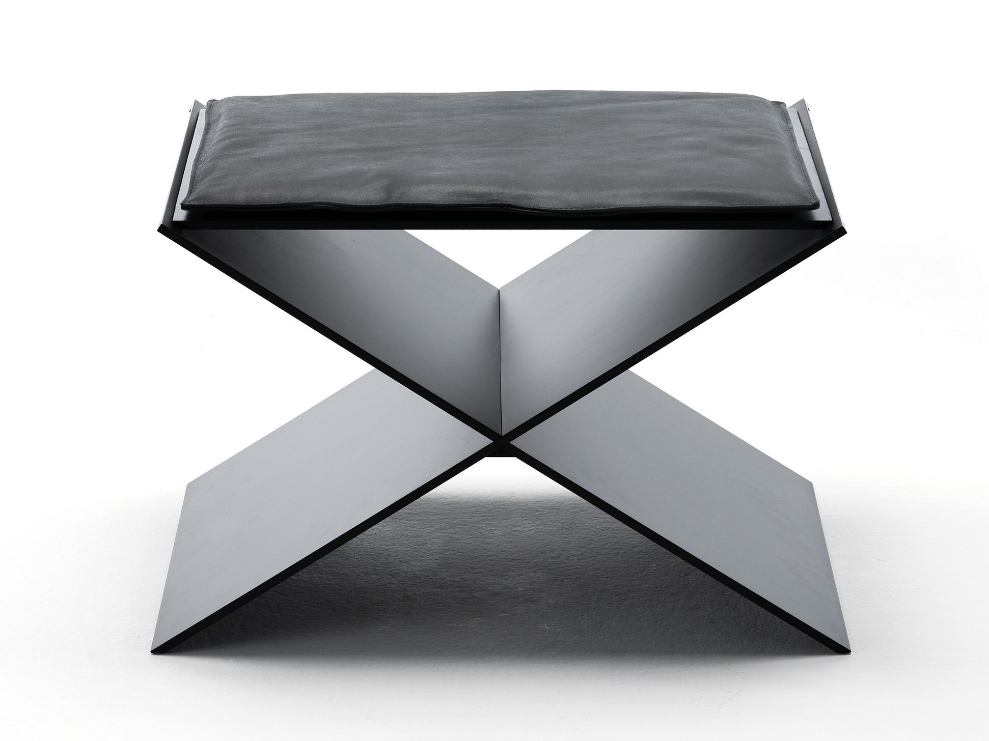 Кожаный низкий стул Living Divani ANIN ARCH-00139351