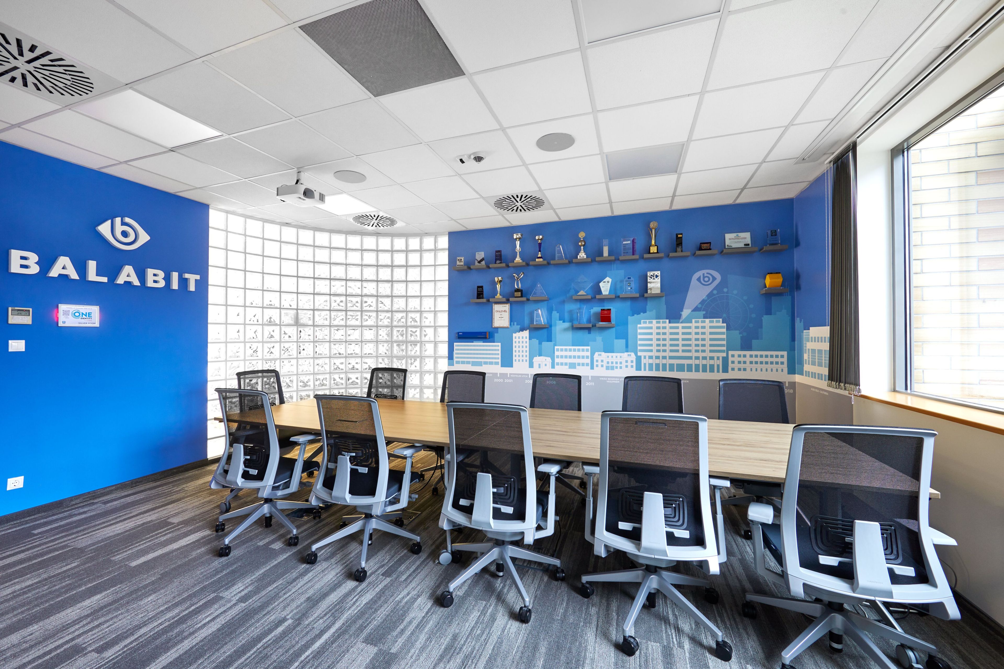 Тканевый поворотный мягкий операционный стул с колесами Haworth Very ARCH-00125159 - Вид №3