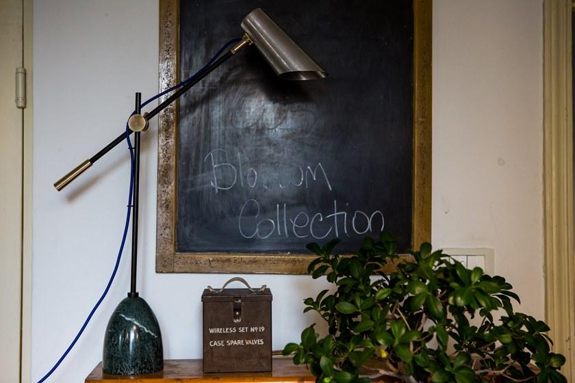 Il Bronzetto Регулируемая настольная лампа из латуни с гибким кронштейном Blossom Cam02 - Вид №2