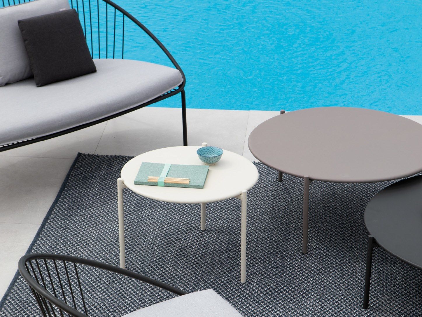 Алюминиевый круглый журнальный столик Vermobil воздух ARCH-00113654 - Вид №1