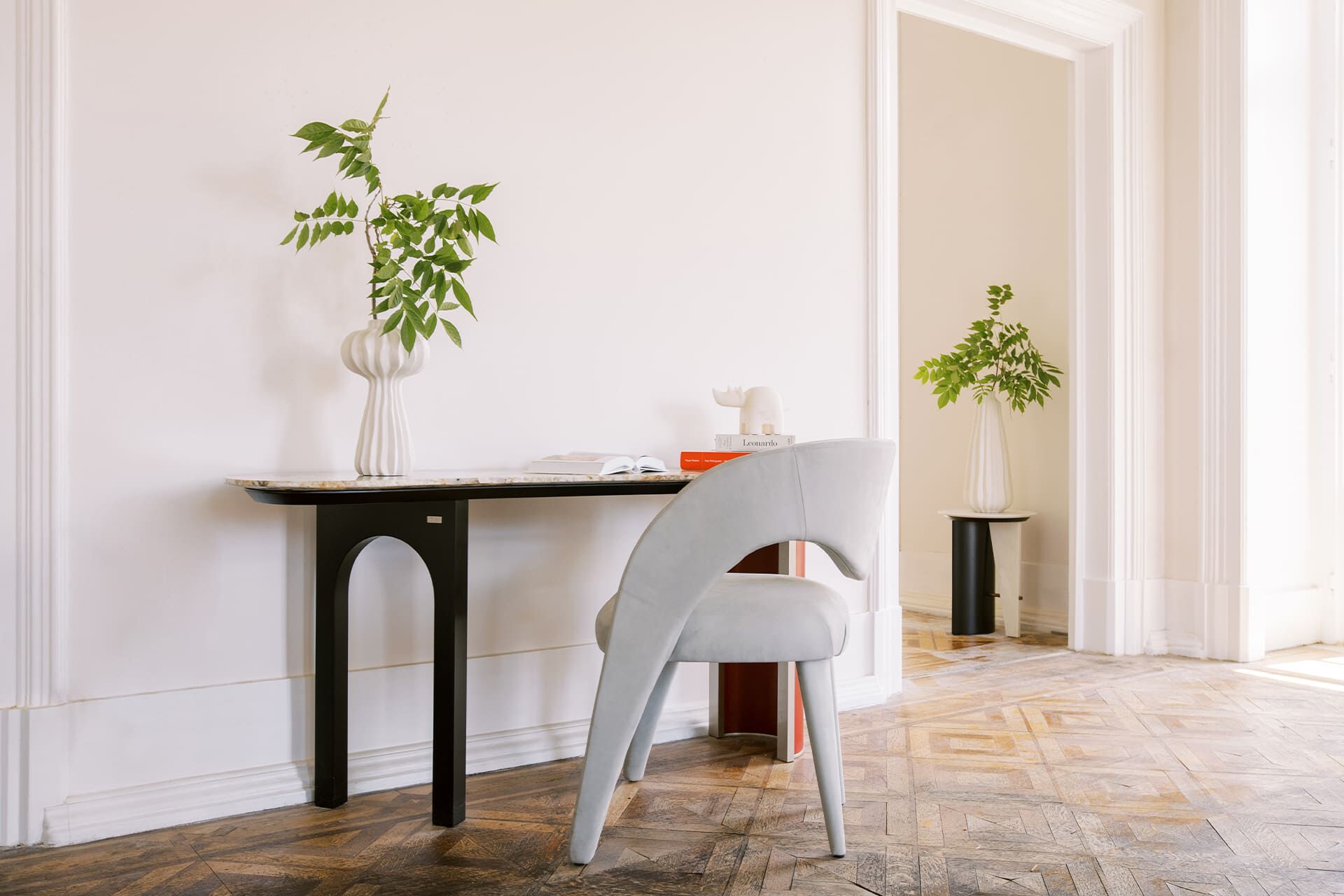 Кожаный мягкий стул с подлокотниками Greenapple Laurence ARCH-00115770 - Вид №3