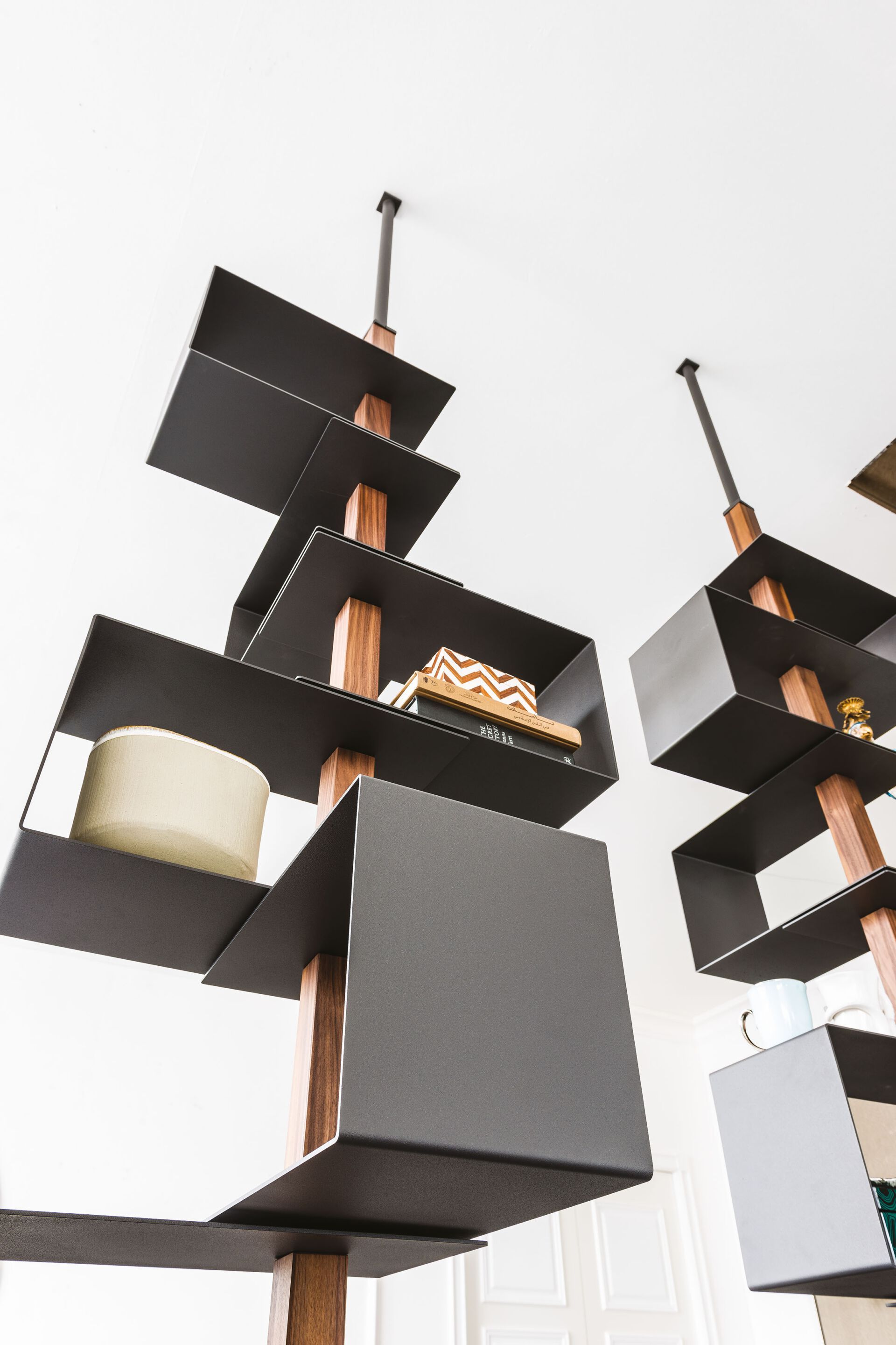 Книжный шкаф из стали и дерева с креплением пол-потолок Cattelan italia TOKYO ARCH-00057405 - Вид №2