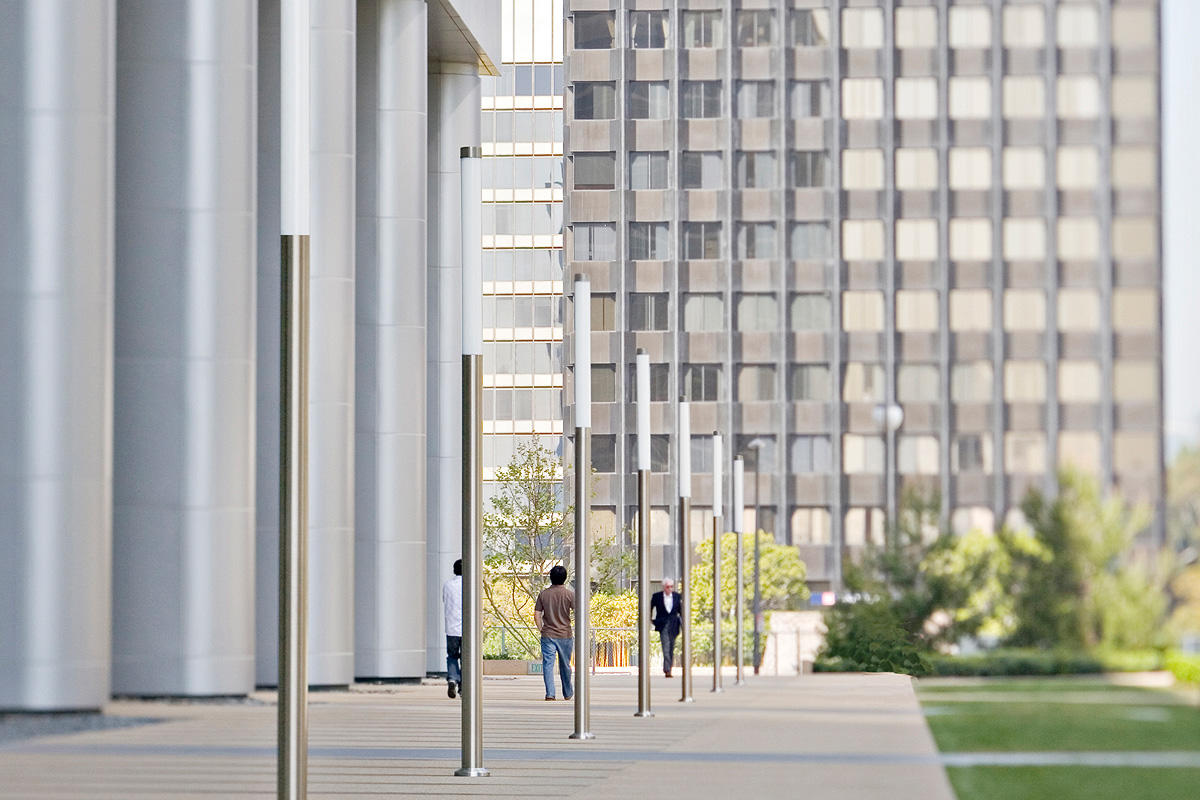 FSRT253 Световая колонна пешеходного освещения  Forms-surfaces  - Вид №1