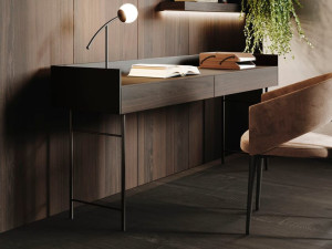 Деревянный и металлический письменный стол с ящиками