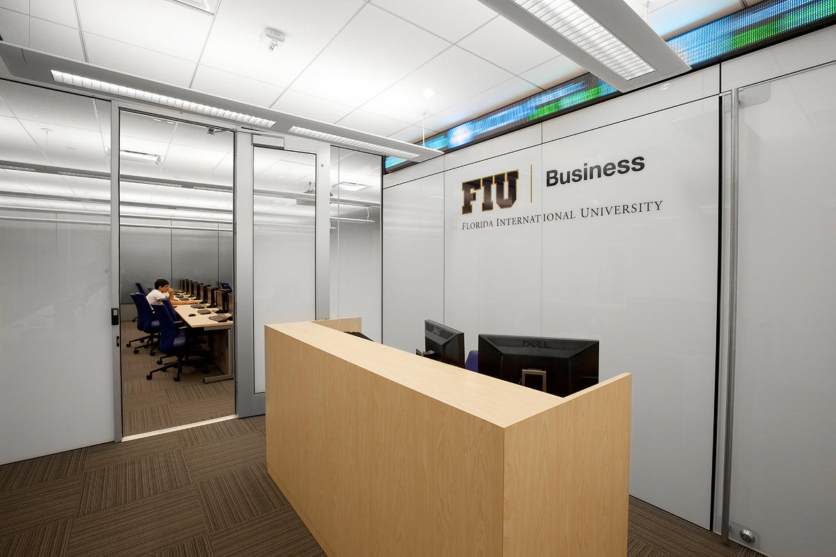 FSRT679 Система облицовки стен Levele с плавающими панелями из нержавеющей стали, отделка туманом, в биомедицинском центре университета чикаго, чикаго, иллинойс Forms-surfaces  - Вид №12