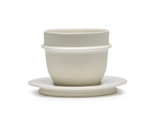 Фарфоровая кофейная чашка с блюдцем