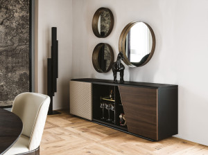 Шкаф с распашными дверями