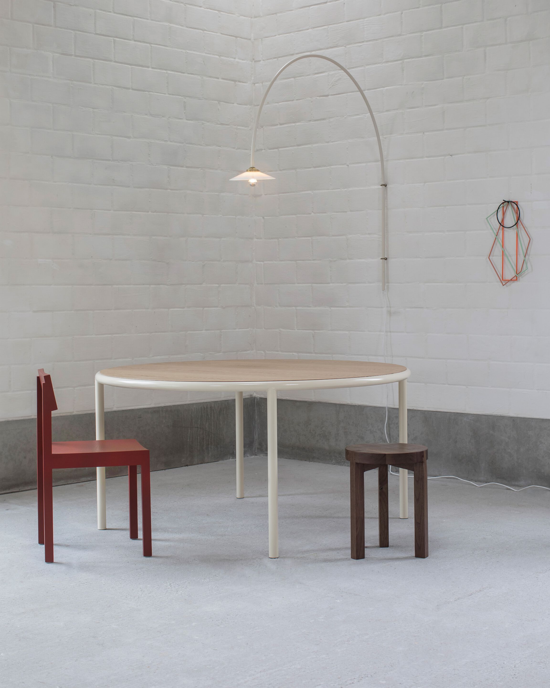 Деревянный круглый садовый стол valerie_objects WOODEN TABLE ARCH-00134709 - Вид №1