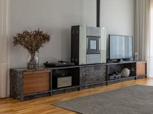 Мраморный шкаф с ящиками