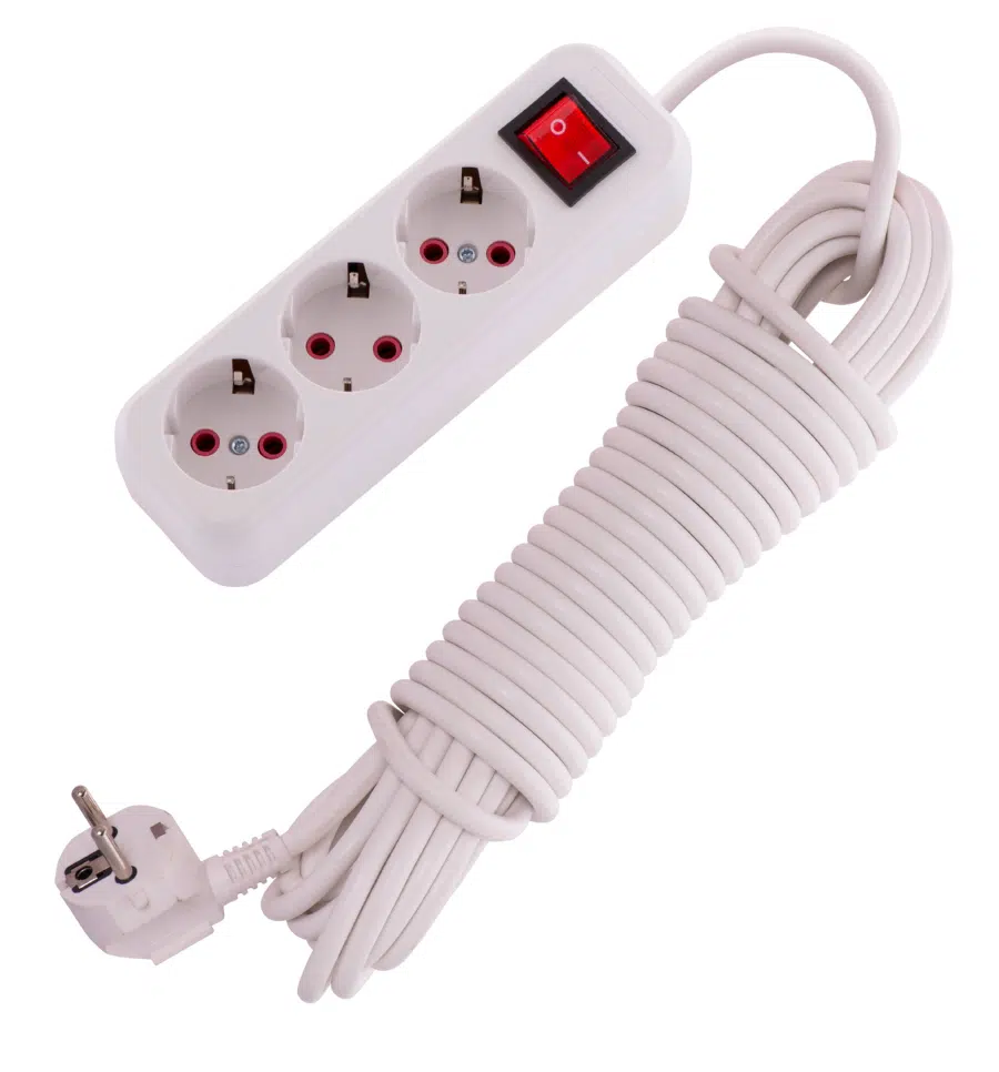 LILA Удлинитель с заземлением 3 входа, 10 метров с выключателем белый LEZARD 720-0310-302