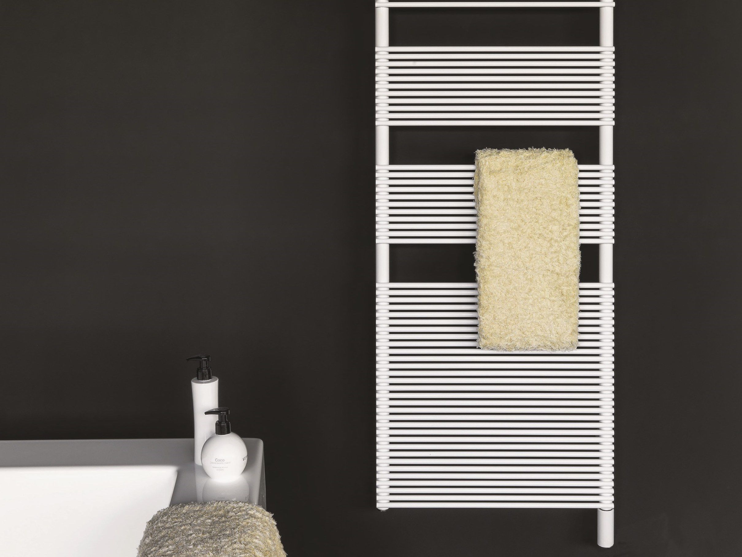 Углеродистая сталь вертикальный полотенцесушитель Tubes основы ARCH-00024387 - Вид №2