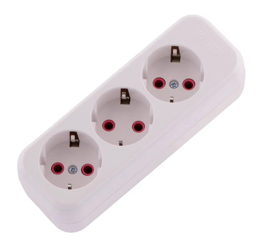LILA Удлинитель без шнура с заземлением 3 входа белый LEZARD 720-0300-301