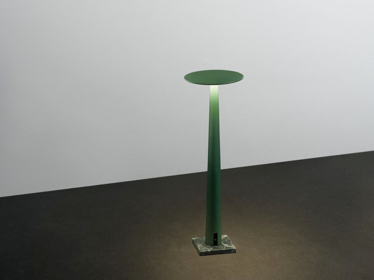 Аккумуляторная светодиодная настольная лампа In Stock Nemo ARCH-00140690