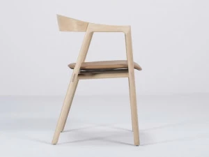 Gazzda Кожаное кресло с открытой спинкой Muna