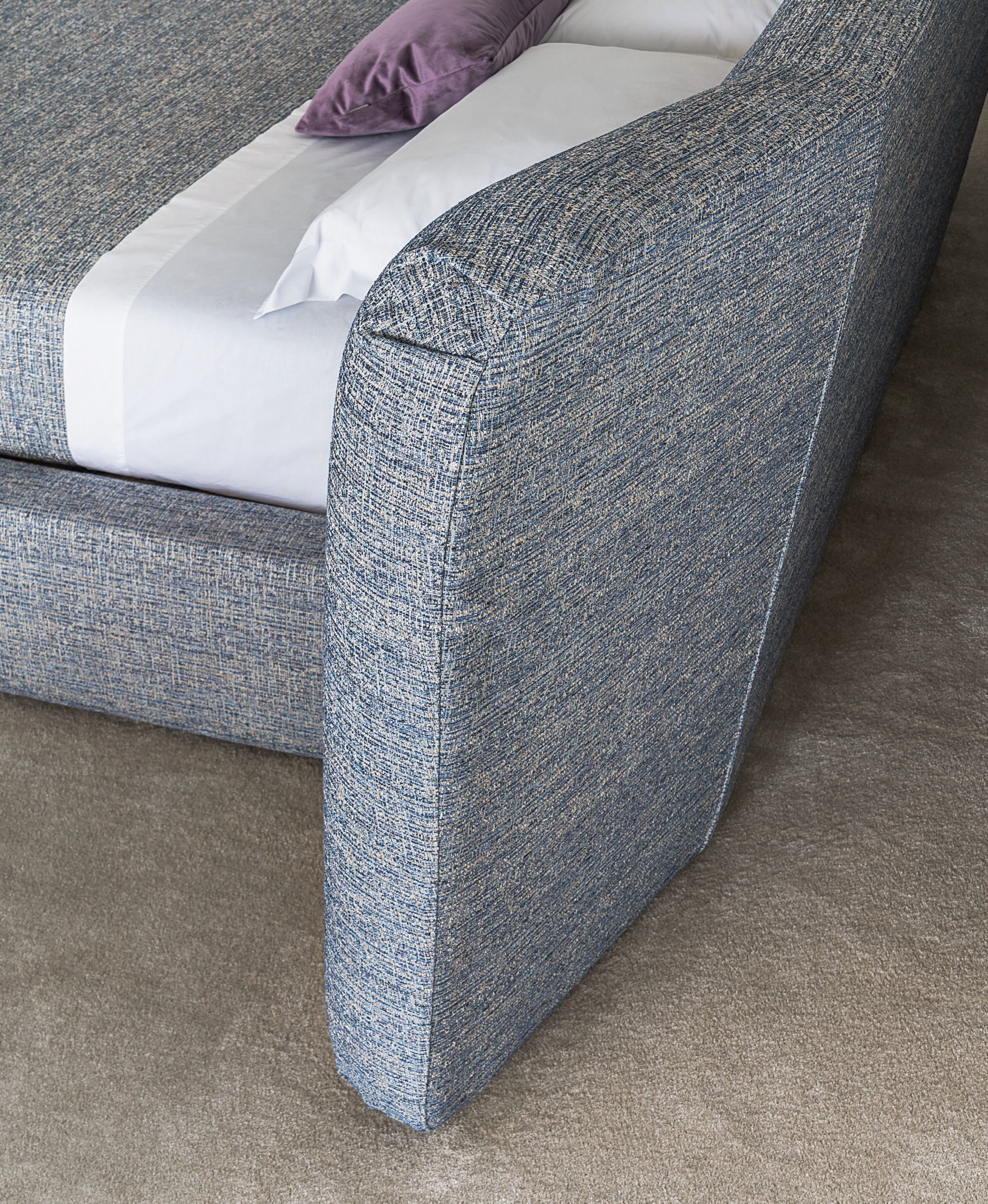 Двуспальная кровать из ткани с мягким изголовьем Casamilano Royale ARCH-00005681