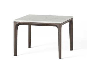 Квадратный стол для сервировки