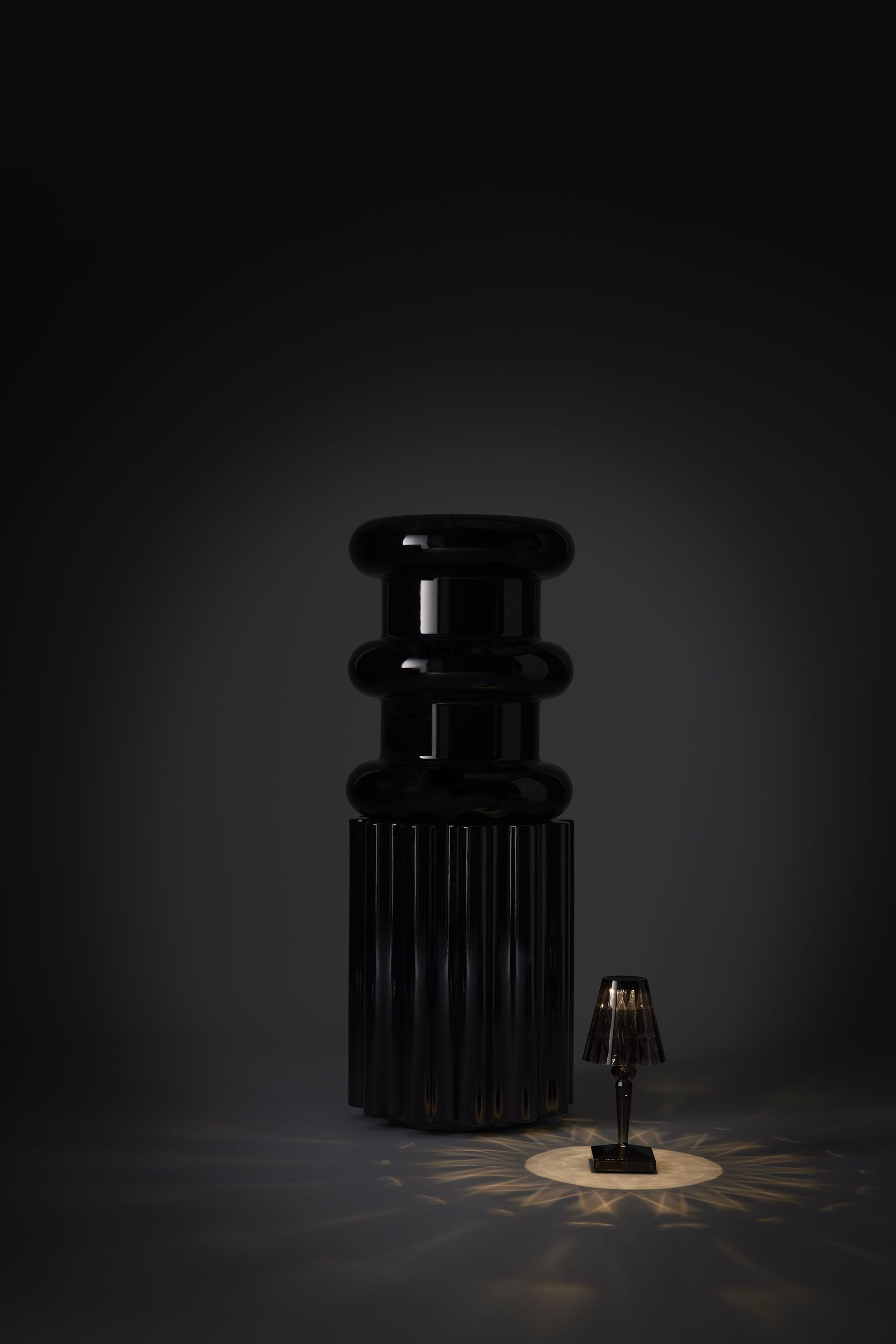 Светодиодная настольная лампа из инженерного пластика с батарейным питанием Kartell BATTERY ARCH-00018992 - Вид №20