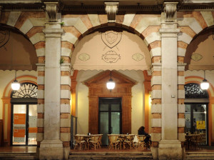 Открытый галогенный подвесной светильник