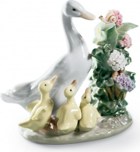 10668955 LLADRO Фигурка Lladro "Приветствие" 10x12см Фарфор