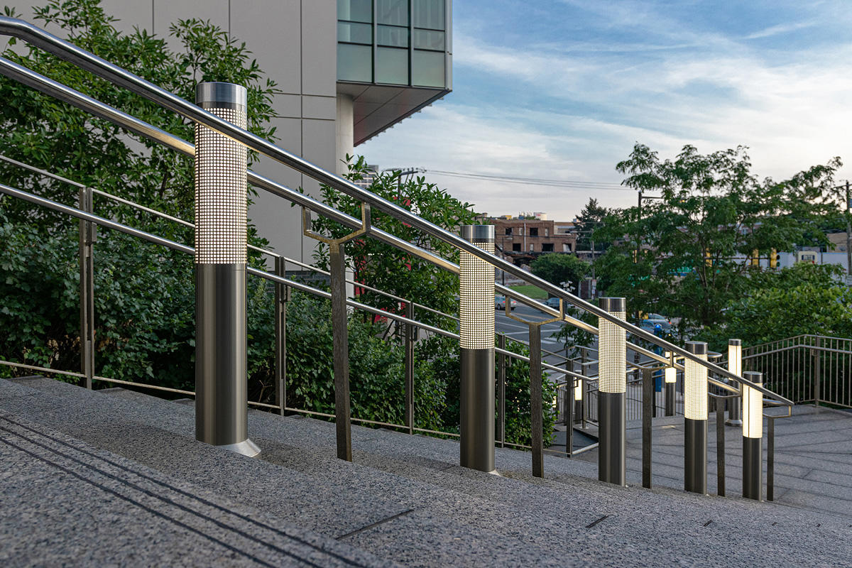 FSRT233 Столбик световой колонны  Forms-surfaces  - Вид №5