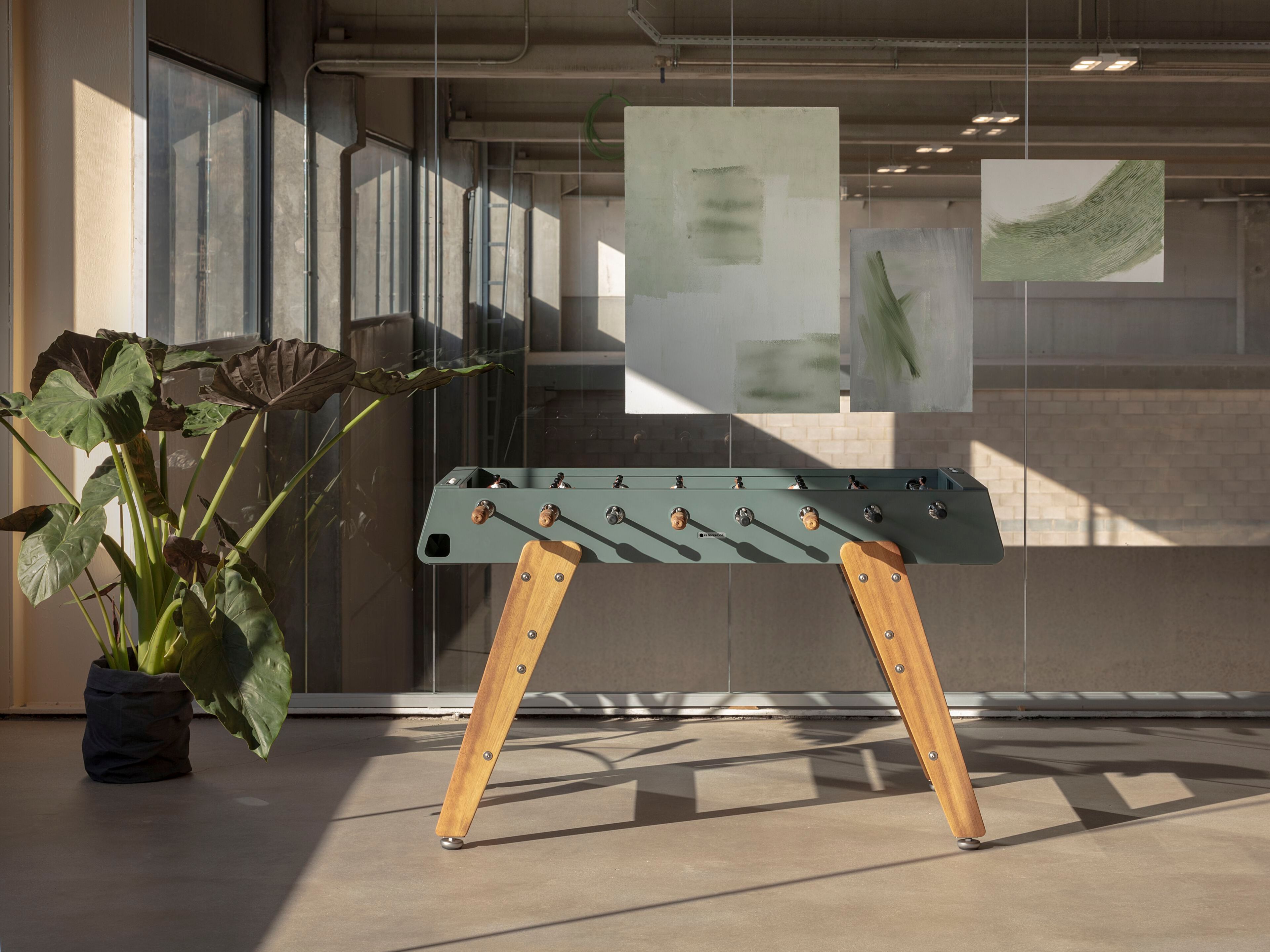 Прямоугольный стальной кальциобалилья и ножки из Ироко RS Barcelona RS3 WOOD ARCH-00003959