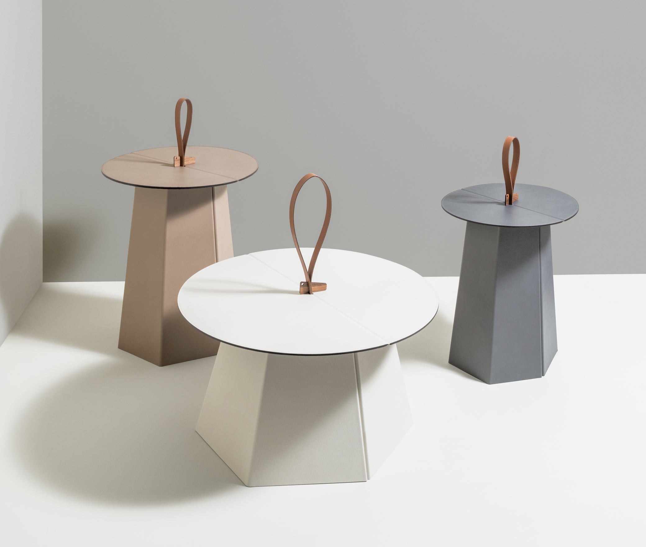 Складной стол Aile - Ø 70X H37 см / зернистая кожа_biscuit Pinetti 00.1207.029.023 - Вид №4